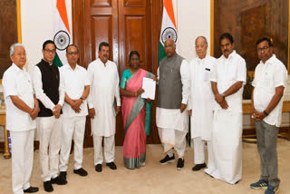 Kharge submits memorandum to Murmu on Manipur