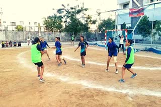 100-women-players-trained-in-handball-in-the-summer-camp-16-players-participate-in-national-school-sports-mahakumbh