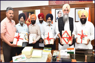 Speaker Kultar Singh Sandhwan released the book