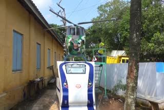 vande bharat  army helicopter  kallar govt school  idukki  model primary school  latest news in idukki  വന്ദേഭാരതും ആര്‍മി ഹെലികോപ്‌റ്ററും  വന്ദേഭാരത്  കല്ലാര്‍ ഗവണ്‍മെന്‍റ് സ്‌കൂള്‍  ആർമി ഹെലികോപ്റ്ററും  ഇടുക്കി ഏറ്റവും പുതിയ വാര്‍ത്ത  ഇന്നത്തെ പ്രധാന വാര്‍ത്ത