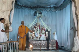 jaipur thakur Ji given water bath ganga dashami