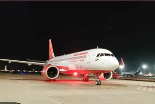 Air India Passenger  Air India  Passenger handed over to security officers  crew member  ക്രൂ അംഗത്തിന് നേരെ അസഭ്യവര്‍ഷം  ക്രൂ അംഗത്തിന് നേരെ ശാരീരിക ഉപദ്രവവും  യാത്രക്കാരനെ സുരക്ഷ ഉദ്യോഗസ്ഥര്‍ക്ക് കൈമാറി  സുരക്ഷ ഉദ്യോഗസ്ഥര്‍  ഗോവയിൽ നിന്ന് ഡൽഹിയിലേക്കുള്ള  എയര്‍ ഇന്ത്യ  യാത്രക്കാരൻ