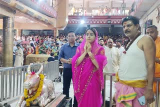 film actress Sara Ali Khan in Ujjain Mahakal temple