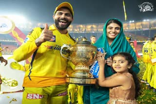 IPL Final 2023 : અમદાવાદમાં આઈપીએલ ફાઇનલમાં રીવાબાનો રુતબો વધ્યો, સાડી પરિધાન અને પતિના ચરણ સ્પર્શથી વધાર્યું માન