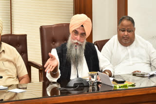 In Chandigarh, Kultar Singh Sandhawan held a meeting with farmers and the Department of Agriculture