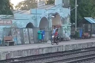 Narmadapuram railway platform