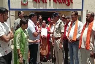 Protest against shedding thousands of liters of water in Rajnandgaon