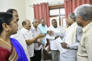 Kempanna delegation met  CM Siddaramaiah