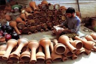 Kashmiri Musical instrument 'Tumbaknari' is gaining demand