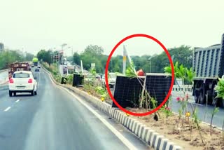 safety-wall-of-atal-bridge-collapsed-solar-light-pole-inaugurated-two-days-ago-was-also-destroyed