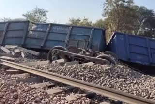 Etv BharatAnother train derail in at Mendhapali in Bargarh Odisha