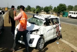 one died due to car overturning in shajapur
