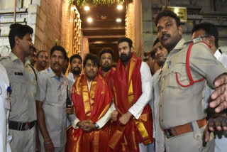 Prabhas visits Tirupati Balaji temple