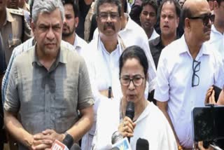 cm-mamata-banerjee-visits-cuttack-and-bhubaneswar-to-meet-injured-in-odisha-train-crash