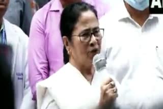 odisha-train-accident-mamata-meets-injured-patients-in-cuttack