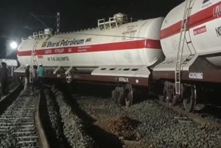 2 coaches of goods train derailed in Jabalpur