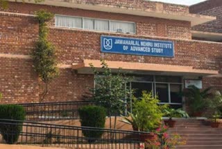 car-borne-youths-tried-to-kidnap-two-girl-students-in-jnu-campus