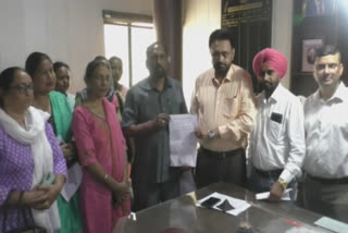 Mid-day mill workers in Ludhiana demonstrated outside the DC office