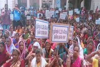 kendu leaf workers protest in deogarh