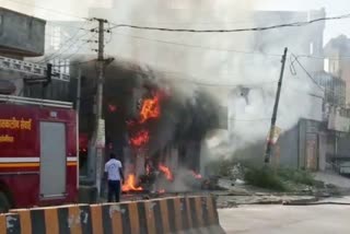 fire in maruti suzuki showroom