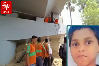 12 YEAR OLD CHILD STUCK IN PILLAR BETWEEN PILLARS OF SONE BRIDGE BIHAR ROHTAS