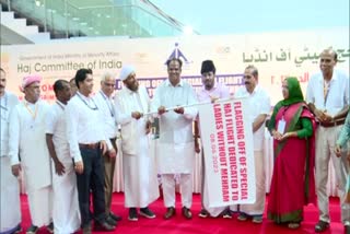 The first women only Hajj flight take off from Karipur  First women only Hajj flight took off from Karipur  ഹജ്ജ് വിമാനം  വനിതകള്‍ക്ക് മാത്രമുള്ള ഹജ്ജ് വിമാനം  സര്‍വീസ് നടത്തി എയര്‍ ഇന്ത്യ  എയര്‍ ഇന്ത്യ  എയര്‍ ഇന്ത്യ സര്‍വീസ്