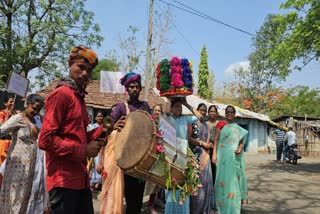 ભૂલકાઓને બળદગાડામાં બેસાડ્યા