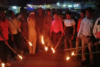 Jharkhand State Students' Union (JSSU) has called for a 48-hour Jharkhand bandh urging the State to consider 100 per cent reservation for local people in State government jobs began on Saturday. The response to JSSU, an umbrella body of different students' associations was not much in the morning as shops and markets were open and vehicles plied with business as usual in the streets.
