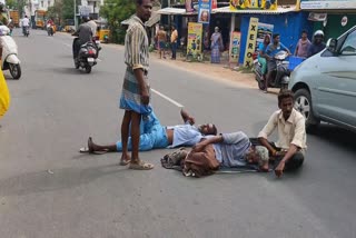 போட்டிக்குக் கள்ளத்தனமாக மது விற்பனை செய்தவர்கள் மறியலில் ஈடுபட்டதால் பரபரப்பு