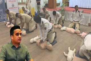 more-than-55-thousand-police-personnel-will-be-given-cpr-training-at-51-places-in-the-state
