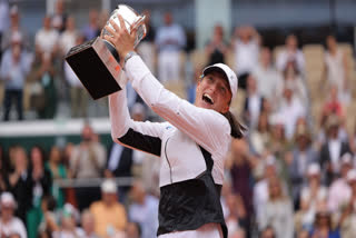 french open  iga swiatek  french open 2023 women s champion  ഇഗാ ഷ്വാംടെക്  ഫ്രഞ്ച് ഓപ്പണ്‍  കാരേലിന മുച്ചോവ