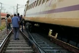 Train derails in Chennai