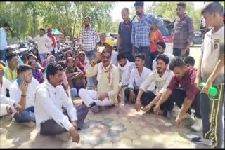 mla protest in raisen bareilly police station