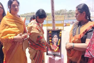 Funeral held for girl for marrying non Hindu at Jabalpur  religious  Funeral held for girl  Funeral  marrying non Hindu  funeral rites for daughter who still alive  funeral rites  religion  പെൺകുട്ടിയുടെ സംസ്‌കാര ചടങ്ങുകൾ നടത്തി  അഹിന്ദുവായ യുവാവിനെ വിവാഹം കഴിച്ചു  അന്യമതസ്ഥനെ വിവാഹം കഴിച്ച് പെൺകുട്ടി  ദുരഭിമാനം  inter cast marriage