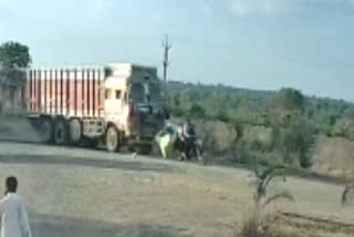truck collide with bike in ujjain