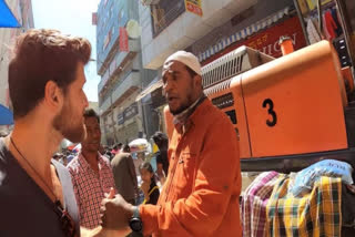 Namaste! Dutch YouTuber Pedro Mota manhandled in Bengaluru despite greeting while filming in 'chor bazar'