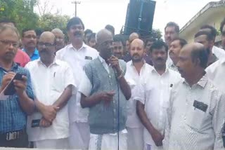 MM Mani criticized MVD in Idukki  എംവിഡി പൊതുജനങ്ങളെ ബുദ്ധിമുട്ടിലാക്കുന്നു  എംവിഡി  വന്‍തുക കൈക്കൂലി വാങ്ങുന്നത് അറിയാം  എംഎം മണി  എംഎം മണി വാര്‍ത്തകള്‍  മോട്ടോര്‍ വാഹന വകുപ്പ്  ഇടുക്കി വാര്‍ത്തകള്‍  ഇടുക്കി ജില്ല വാര്‍ത്തകള്‍  ഇടുക്കി പുതിയ വാര്‍ത്തകള്‍  idukki news updates  latest news in idukki