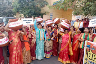 protest to BJP councilors regarding water shortage