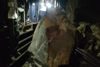 A ROCK FELL INSIDE THE TRAIN TUNNEL IN KALABURAGI A BIG ACCIDENT WAS AVERTED BY THE WISDOM OF THE LOCO PILOT