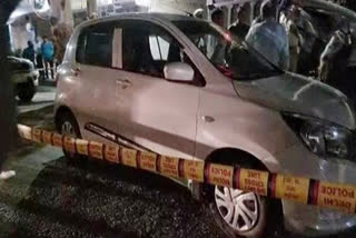 Man shot dead inside car in Delhi  police suspect personal enmity  murder in New Delhi  Man shot dead  ಟ್ಯಾಕ್ಸಿ ಡ್ರೈವರ್​ನನ್ನು ಗುಂಡಿಕ್ಕಿ ಹತ್ಯೆ  ರಾಜಧಾನಿಯಲ್ಲಿ ಮತ್ತೊಂದು ಭೀಕರ ಕೊಲೆ  ನವದೆಹಲಿಯಲ್ಲಿ ಭೀಕರ ಕೊಲೆ  ವ್ಯಕ್ತಿಯೊಬ್ಬನನ್ನು ಗುಂಡಿಕ್ಕಿ ಹತ್ಯೆ  ಮೃತರನ್ನು 36 ವರ್ಷದ ಧೀರೇಂದ್ರ  ಆರೋಪಿಯ ಗುರುತು ಬಹುತೇಕ ಖಚಿತ