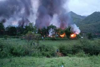 Kuki militants  village volunteers in Manipur  Kuki militants and village volunteers in Manipur  Manipur  Manipur Violence  gun battle in Manipur  മണിപ്പൂർ  മണിപ്പൂരിൽ ഏറ്റുമുട്ടൽ  ഇംഫാൽ ഈസ്റ്റ് ജില്ല  ഇംഫാൽ ഈസ്റ്റ് മണിപ്പൂർ  സഗോൾമാംഗ്  മണിപ്പൂർ കലാപം  മണിപ്പൂർ സംഘർഷം  മണിപ്പൂർ വംശീയ പ്രക്ഷോഭം  മണിപ്പൂർ ഗവർണർ  മണിപ്പൂർ ഗവർണർ അനുസൂയ