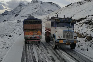 Himachal Pradesh: Rohtang Pass restored for tourists today, 1200 vehicles to be allowed daily