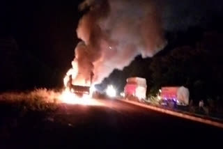 truck fire in seoni