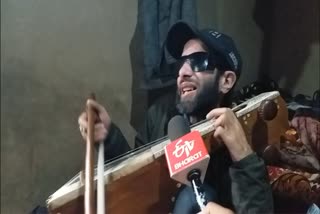 نابینا اعجاز احمد نے موسیقی کے شوق کو روزگار بنایا