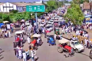 Khaps, farmers block Rohtak-Delhi NH in Haryana's Bahadurgarh