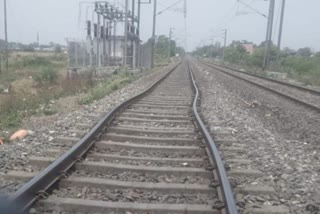 rail track crooked itarsi