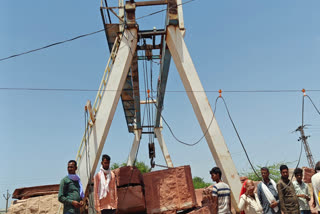 labour died as stone block sliding in Dholpur