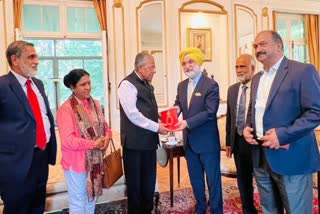 CM Pinarayi Vijayan  Indian Ambassador in America  Pinarayi Vijayan  Chief minister  United States  Taranjit Singh Sandhu  യുഎസിലെ ഇന്ത്യൻ അംബാസിഡറുമായി  മുഖ്യമന്ത്രി  ഇനി ക്യൂബയിലേക്ക്  ക്യൂബ  സ്‌പീക്കറും സംഘവും മടങ്ങി  കേരളത്തിലേക്ക് കൂടുതൽ അമേരിക്കൻ നിക്ഷേപങ്ങൾ  അമേരിക്ക  തരൺജിത്ത് സിങ് സന്ധു  ഇന്ത്യൻ അംബാസിഡർ  മുഖ്യമന്ത്രി പിണറായി വിജയൻ  പിണറായി വിജയൻ  ടൂറിസം മേഖല