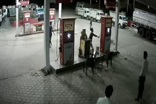 miscreants vandalized petrol pump katni