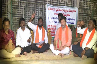 BJP leaders protested at idols of deities